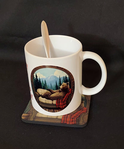 ¡No soy flojo, solo ahorro energía!  Set de Taza con Oso de 3 Piezas: Taza, Posavasos y Cuchara Espresso Plateada
